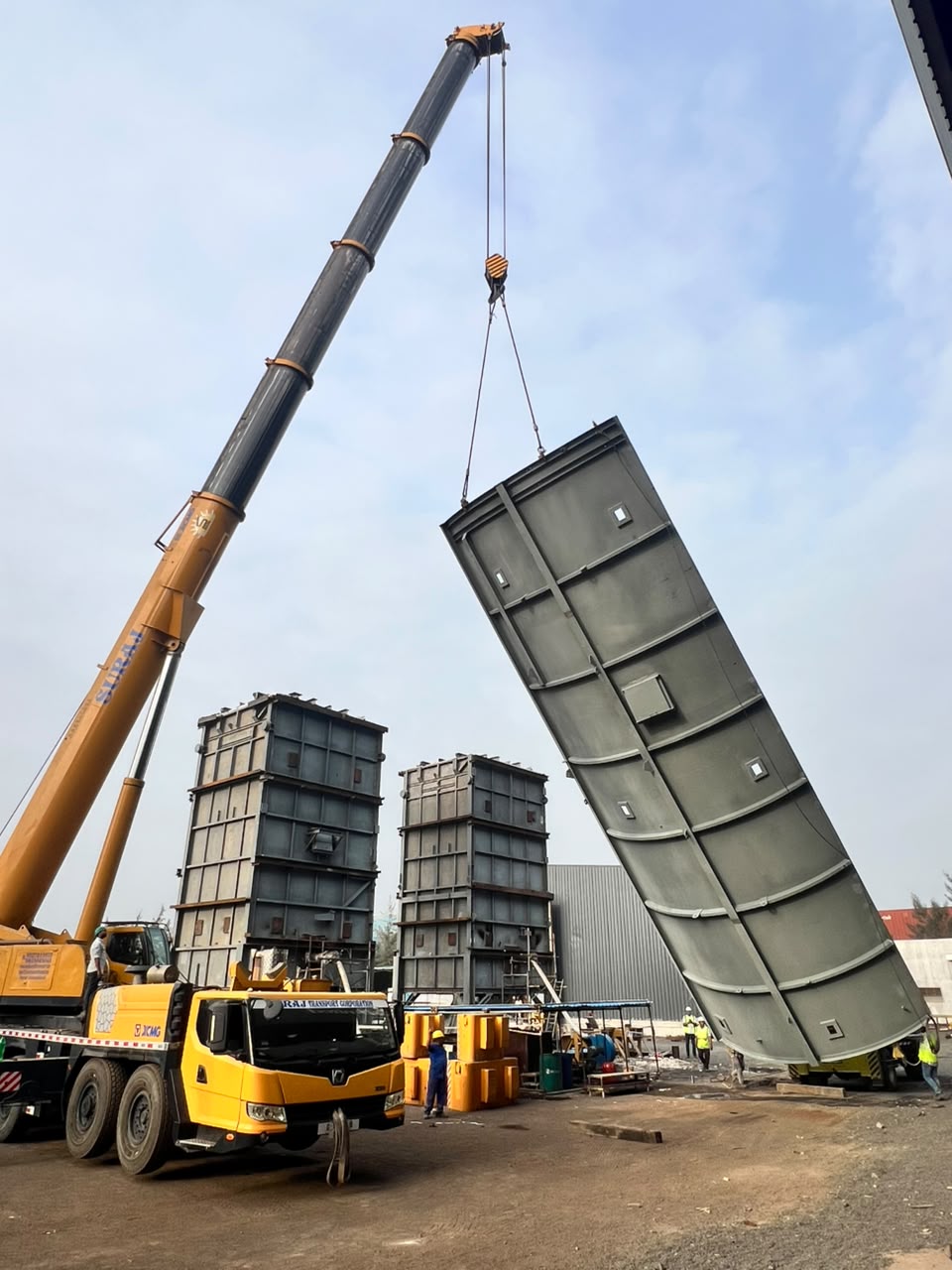 Crane erection at a refinery process unit